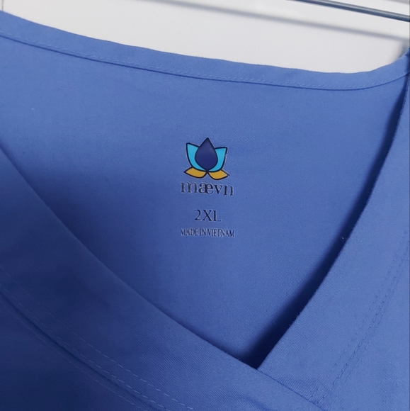 Maevn scrubs top 2XL - Picture 2 of 3